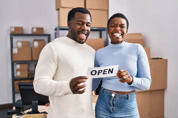 Junges Afrikanisch Amerikanisches Paar Das Commerce Für Kleinunternehmen Arbeitet Streckt — Stockfoto