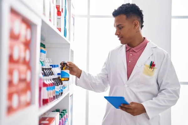 Young Latin Man Pharmacist Using Touchpad Holding Medicine Bottle Pharmacy — Stock Photo, Image