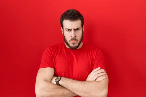 Jonge Latijns Amerikaanse Man Draagt Casual Rood Shirt Sceptisch Nerveus — Stockfoto