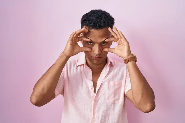 Young Hispanic Man Standing Pink Background Trying Open Eyes Fingers — Stock Photo, Image