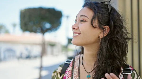 Young Beautiful Hispanic Woman Smiling Confident Looking Side Street — Fotografia de Stock
