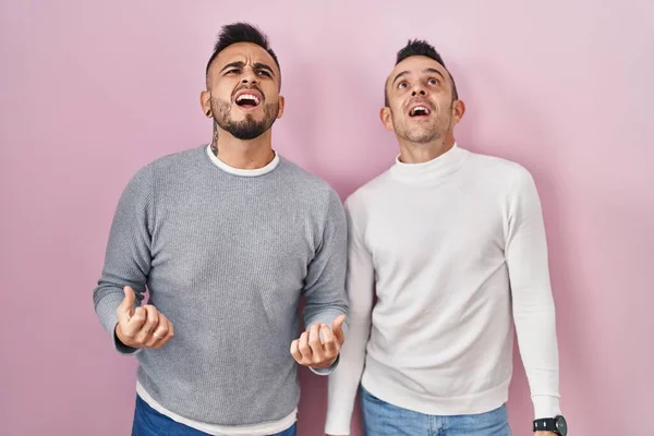 Homosexual Couple Standing Pink Background Angry Mad Screaming Frustrated Furious — ストック写真