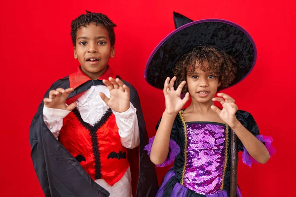 Adorável Menino Menina Afro Americana Vestindo Traje Halloween Fazendo Gesto — Fotografia de Stock