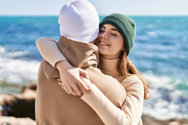 Mand Woman Couple Smiling Confident Hugging Each Other Seaside — Stok fotoğraf