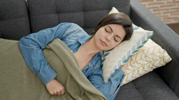 Young Caucasian Woman Lying Sofa Sleeping Home — Stock Photo, Image