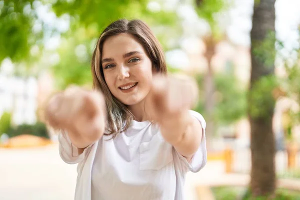 Young Woman Smiling Confident Pointing Fingers Park — Stock Fotó