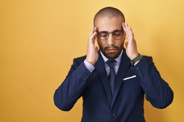 Hispanic Man Beard Wearing Suit Tie Hand Head Pain Head — Stock Photo, Image