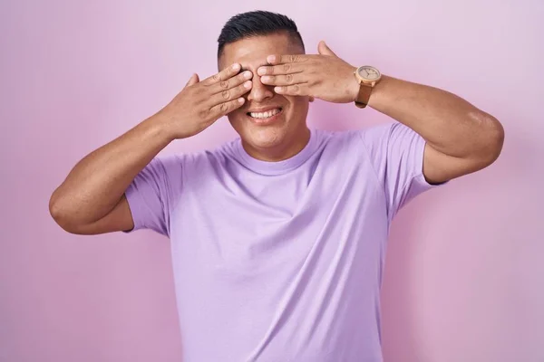 Young Hispanic Man Standing Pink Background Covering Eyes Hands Smiling — Stock Photo, Image