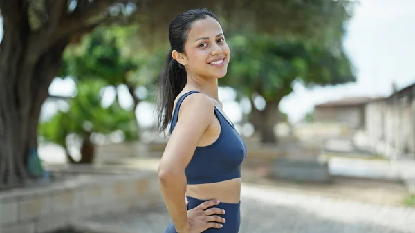 Young Beautiful Hispanic Woman Wearing Sportswear Smiling Park — Stock Photo, Image
