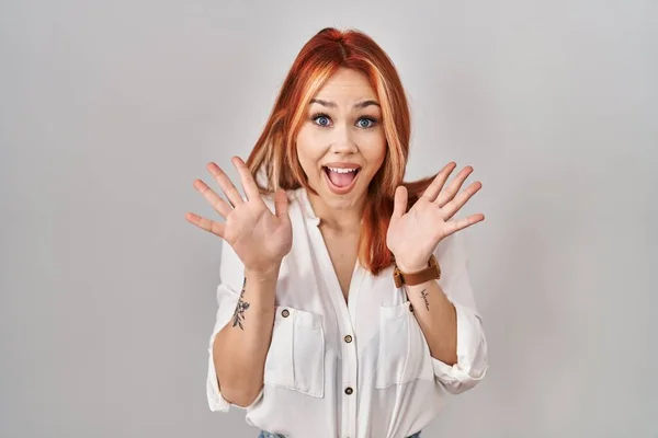 Young Caucasian Woman Standing Isolated Background Celebrating Crazy Amazed Success — Stockfoto