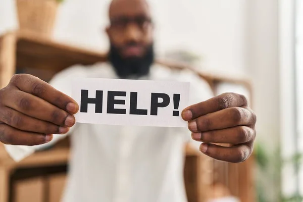 Afroamerikanischer Mann Der Hilfe Händen Hält Erinnert Deprimiert Und Besorgt — Stockfoto