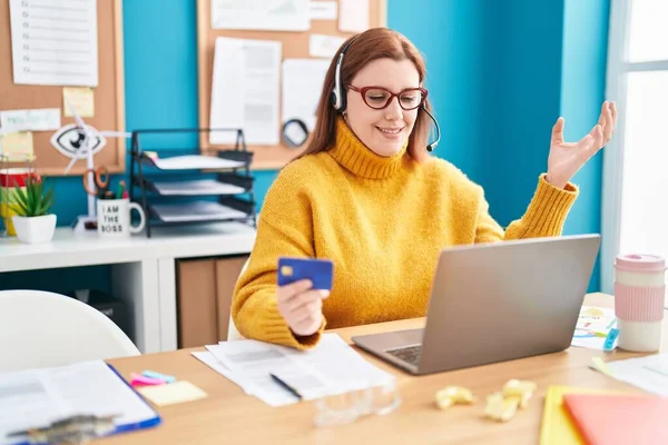 Young Beautiful Size Woman Call Center Agent Having Video Call — Stock Photo, Image