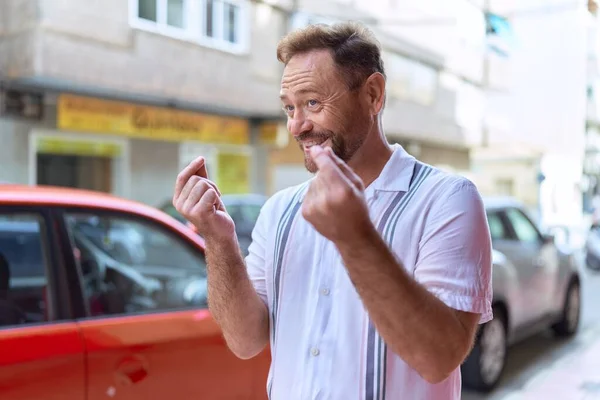 Middle Age Man Smiling Confident Doing Money Gesture Street — ストック写真
