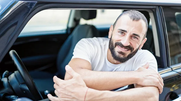 Young Hispanic Man Smiling Confident Leaning Door Car Street — Stock Photo, Image