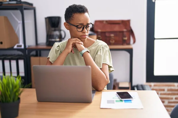 African American Woman Business Worker Using Laptop Working Office — Stock Photo, Image