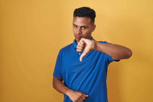 Young Hispanic Man Standing Yellow Background Looking Unhappy Angry Showing — Stock Photo, Image