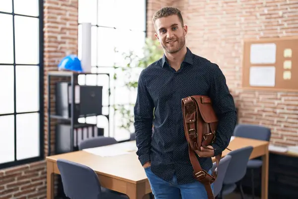 Young Caucasian Man Business Worker Smiling Confident Holding Briefcase Office — Stockfoto