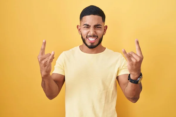 Young Hispanic Man Standing Yellow Background Shouting Crazy Expression Doing — ストック写真