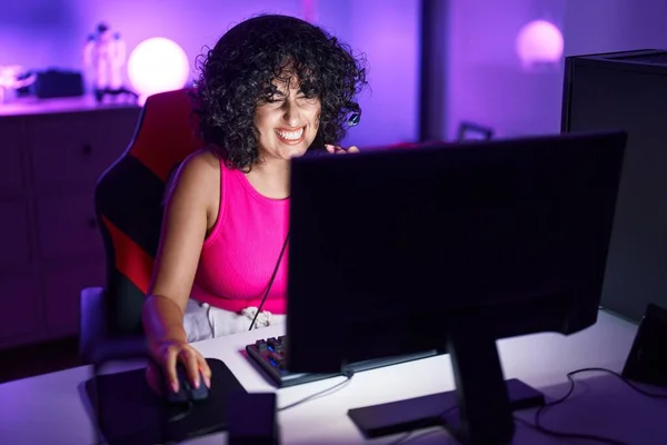 Young Middle Eastern Woman Streamer Playing Video Game Using Computer — Foto de Stock