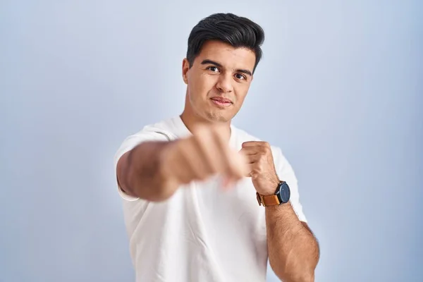 Hispanic Man Standing Blue Background Punching Fist Fight Aggressive Angry —  Fotos de Stock
