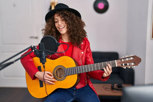Young Hispanic Woman Musician Singing Song Playing Classical Guitar Music — Zdjęcie stockowe