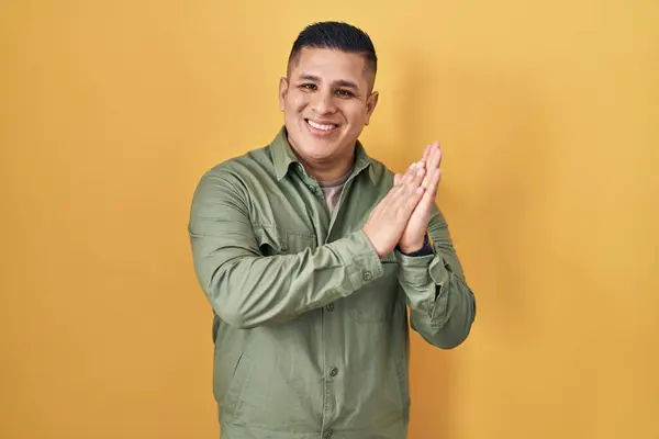 Hispanic Young Man Standing Yellow Background Clapping Applauding Happy Joyful — Stock Photo, Image