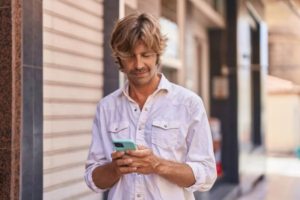Young Man Using Smartphone Street — 图库照片