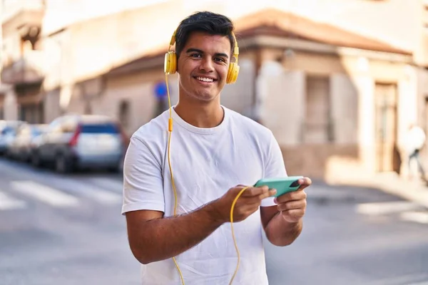 Young Hispanic Man Smiling Confident Playing Video Game Street — Foto Stock