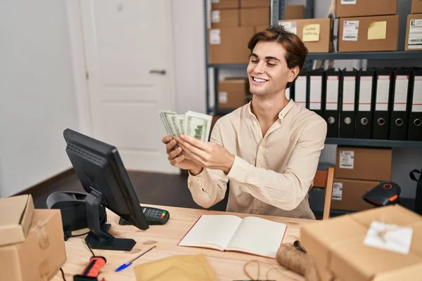 Young Caucasian Man Ecommerce Business Worker Counting Dollars Office — Stockfoto