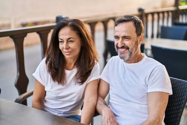 Middle Age Man Woman Couple Sitting Table Coffee Shop Terrace — Stockfoto