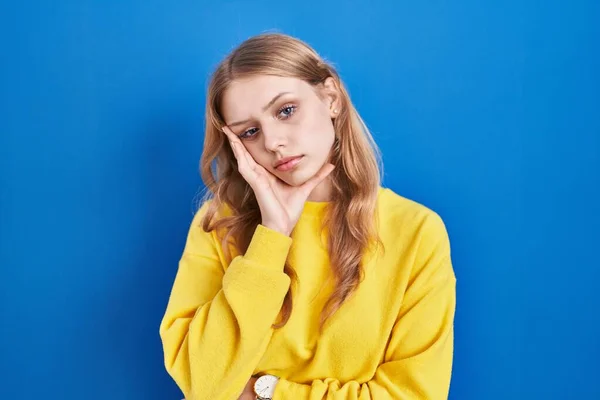 Young Caucasian Woman Standing Blue Background Thinking Looking Tired Bored — Stock Fotó