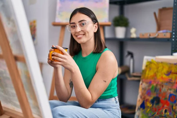 Young Hispanic Woman Artist Drinking Coffee Art Studio — Foto de Stock