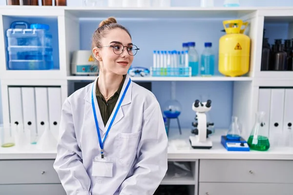 Young Hispanic Girl Working Scientist Laboratory Looking Side Relax Profile — Stock Photo, Image