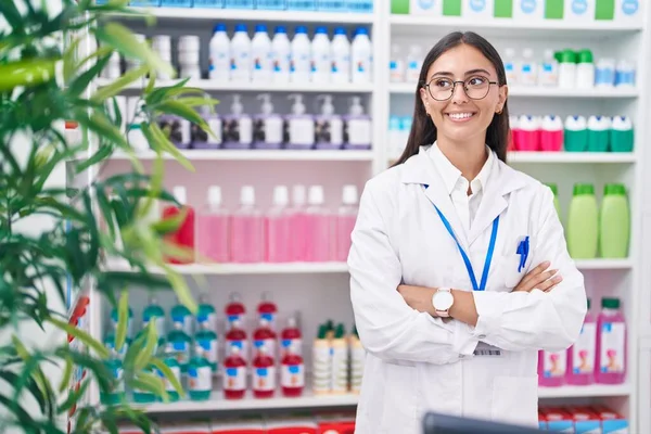 Young Beautiful Hispanic Woman Pharmacist Smiling Confident Standing Arms Crossed — Zdjęcie stockowe