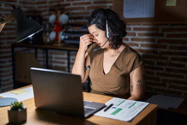 Young Hispanic Woman Working Office Night Tired Rubbing Nose Eyes — Stock Photo, Image