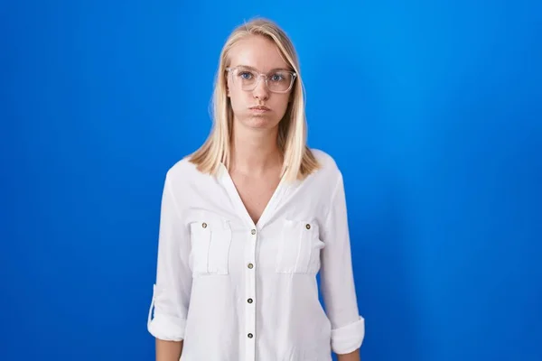 Young Caucasian Woman Standing Blue Background Puffing Cheeks Funny Face — Stock Photo, Image
