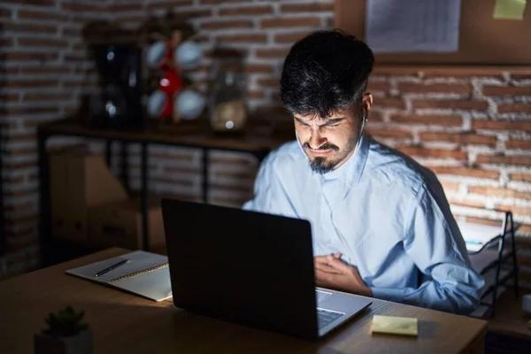 Young Hispanic Man Beard Working Office Night Hand Stomach Because — Stock Photo, Image