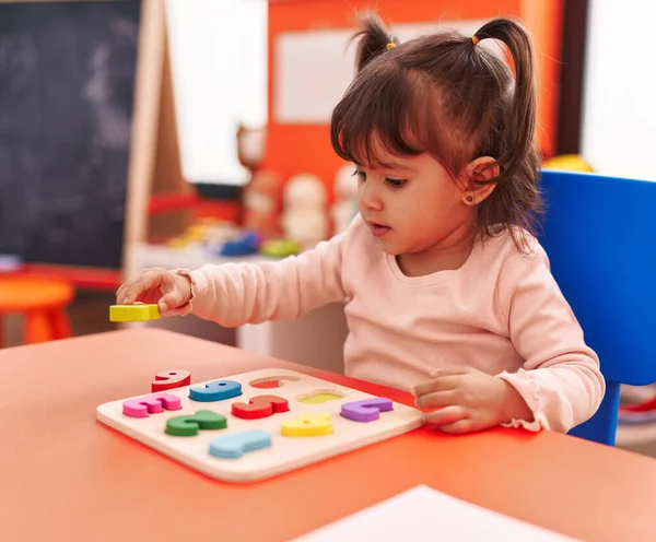 Adorable Hispanic Girl Playing Maths Puzzle Game Sitting Table Kindergarten — Foto de Stock