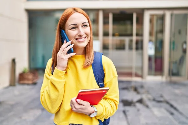 Joven Mujer Caucásica Estudiante Sonriendo Confiado Hablando Teléfono Inteligente Universidad —  Fotos de Stock