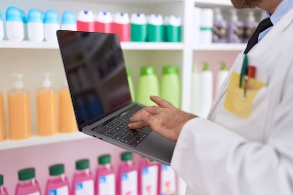 Middle Age Man Pharmacist Using Laptop Working Pharmacy — Stock fotografie