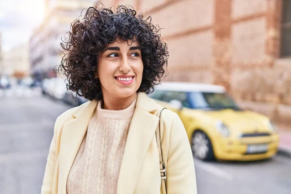 Young Middle East Woman Excutive Smiling Confident Looking Side Street — Zdjęcie stockowe