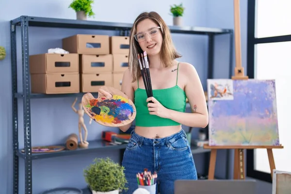 Young Woman Artist Smiling Confident Holding Paintbrushes Art Studio — Foto Stock