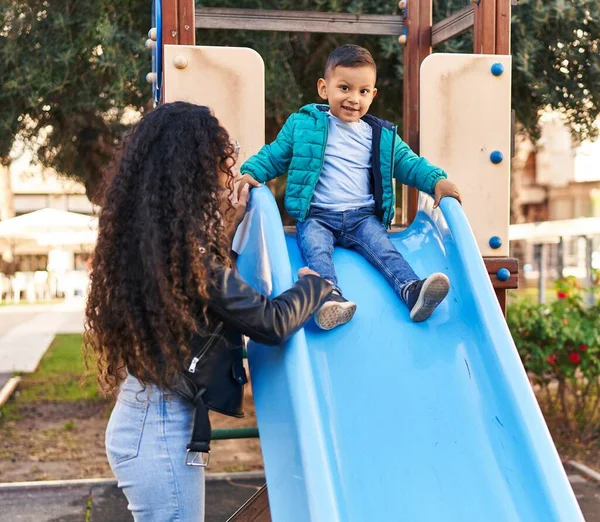 Mother Son Playing Slide Park — Stock Photo, Image