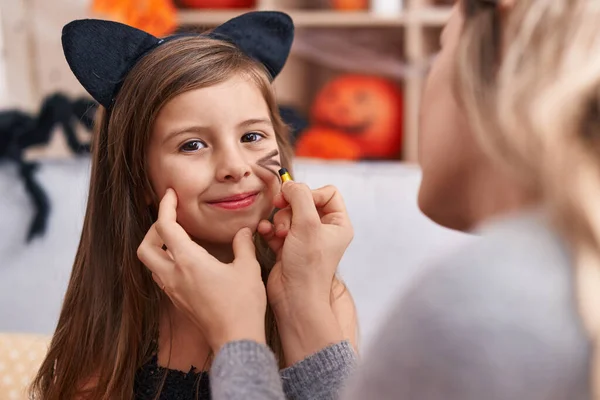 Roztomilé Hispánské Dívka Halloween Make Doma — Stock fotografie