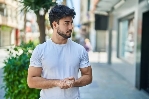 Young Hispanic Man Relaxed Expression Standing Street — Stock Photo, Image