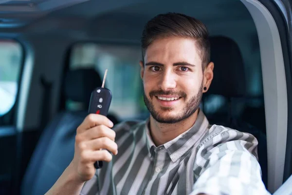 Young Caucasian Man Smiling Confident Holding Key New Car Street — Stockfoto