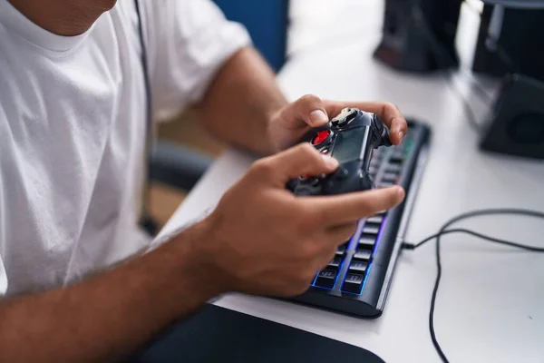 Young Hispanic Man Streamer Playing Video Game Using Joystick Gaming — Stock fotografie