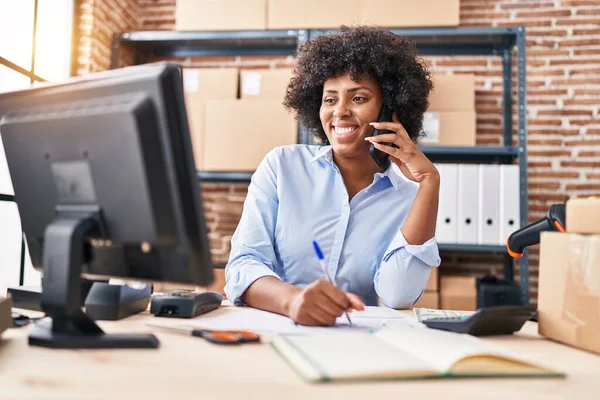 African American Woman Ecommerce Business Worker Talking Smartphone Writing Document — Stockfoto
