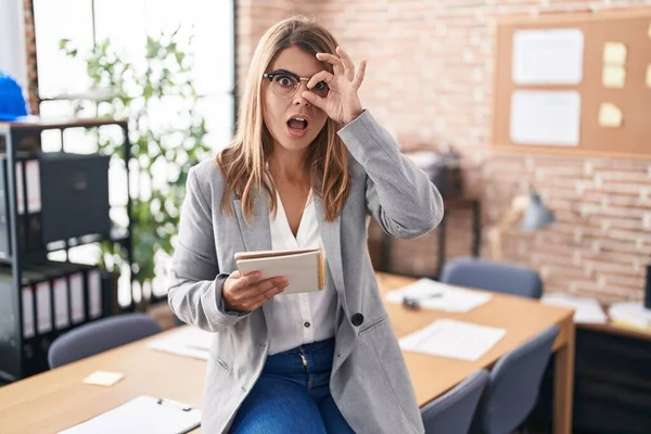 Young Hispanic Woman Working Office Wearing Glasses Doing Gesture Shocked — Foto de Stock