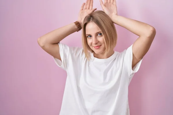 Young Caucasian Woman Standing Pink Background Doing Bunny Ears Gesture — Foto Stock